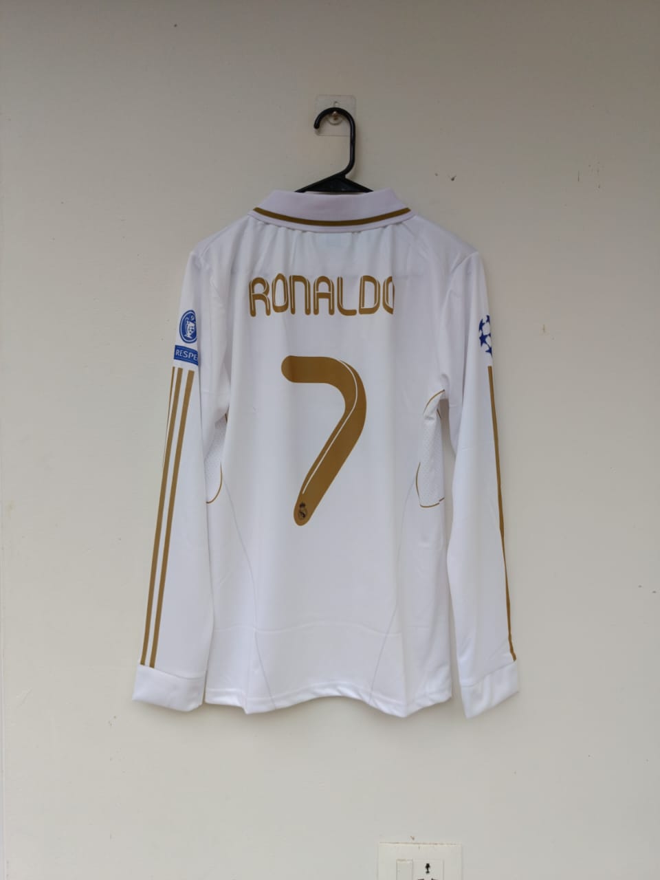 REAL MADRID 2011-12 RETRO GOLDEN COLLAR PREMIUM EMBROIDERY